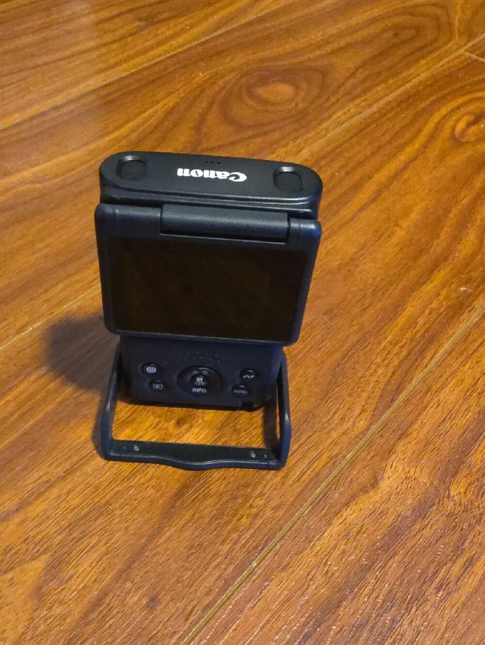 Canon V10 Vlogging Camera With Built In Stand - Picture 3 of 6